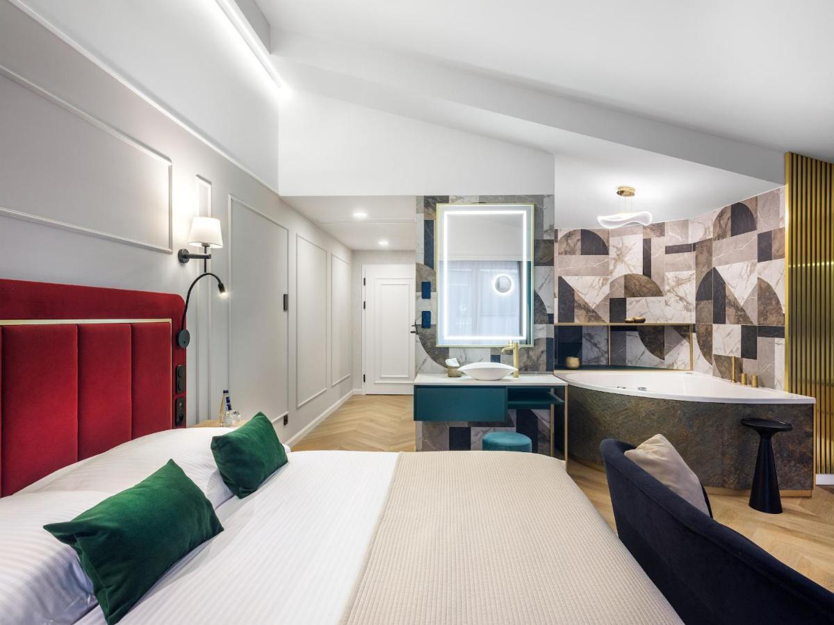 Golden Queen Hotel 4*