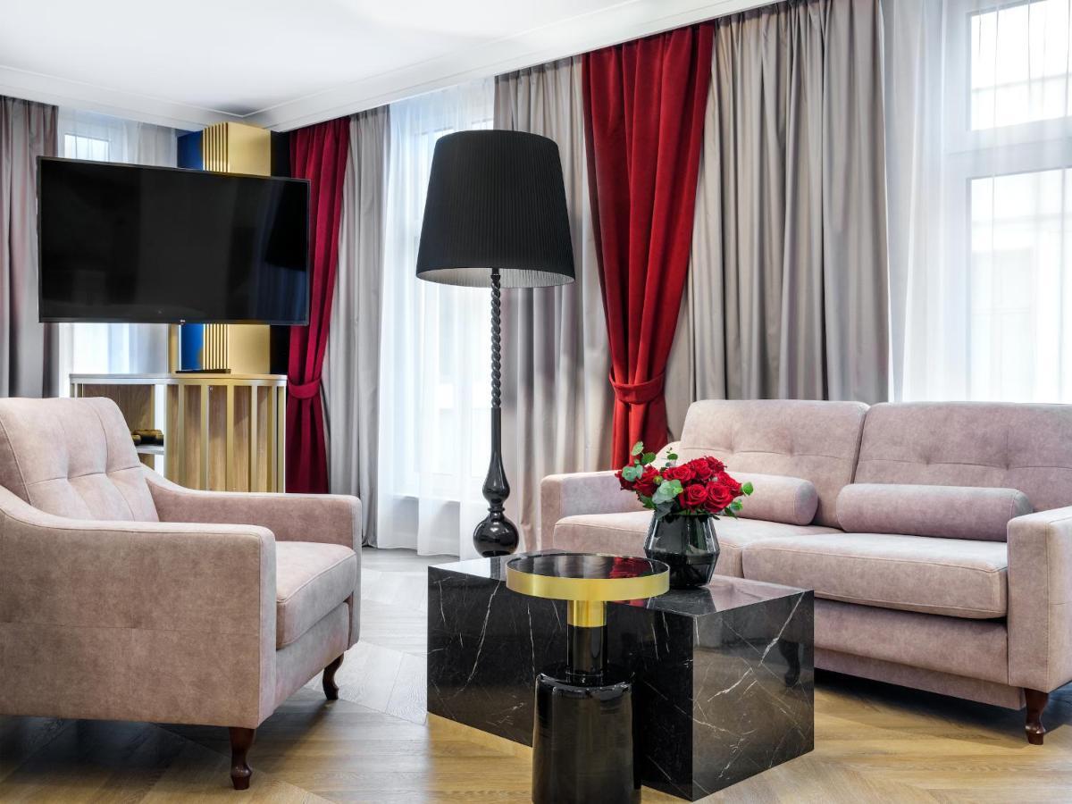 Golden Queen Hotel