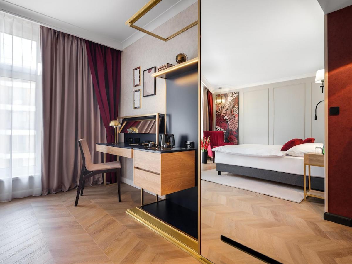 Golden Queen Hotel