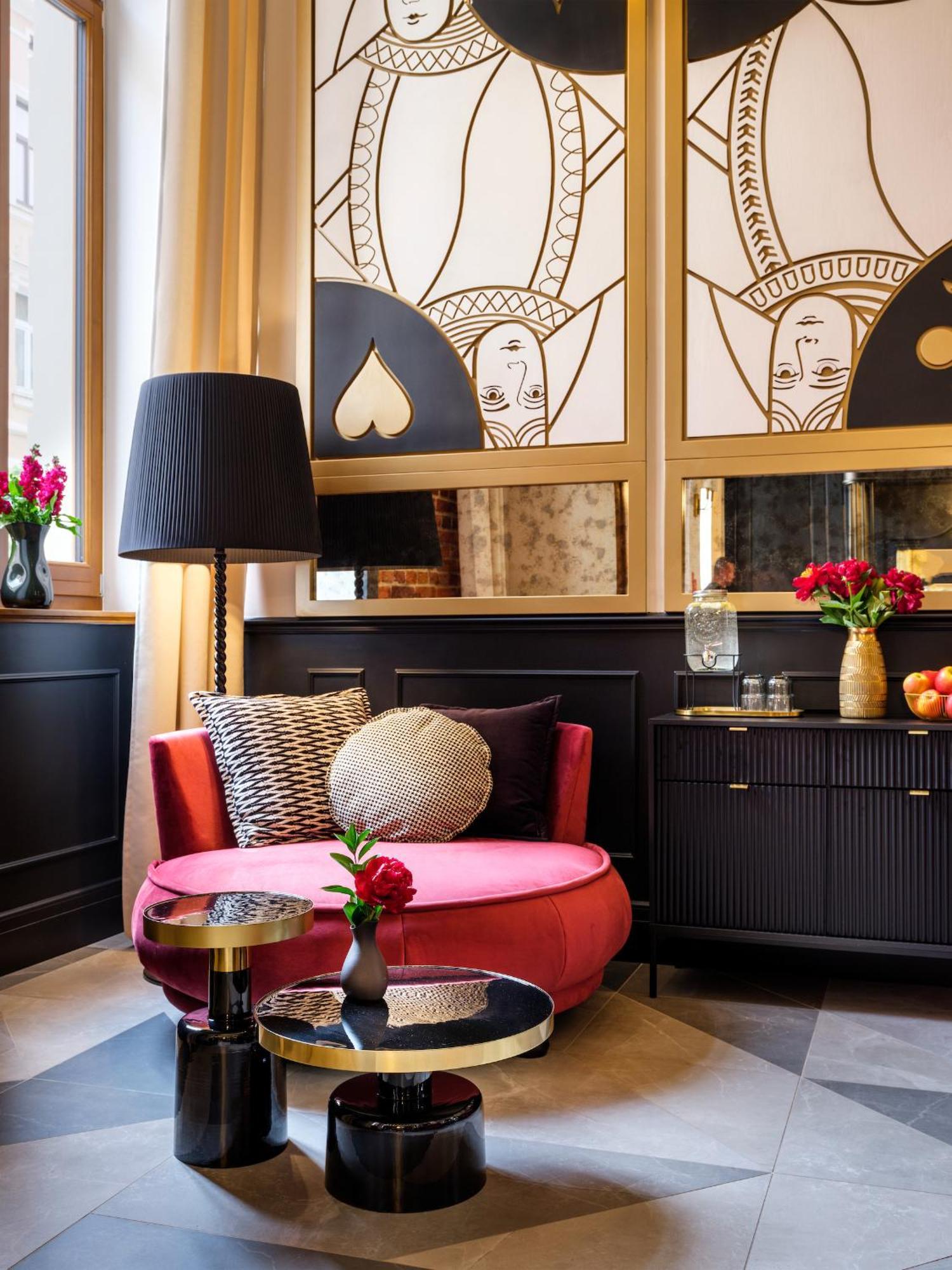Hotel Golden Queen