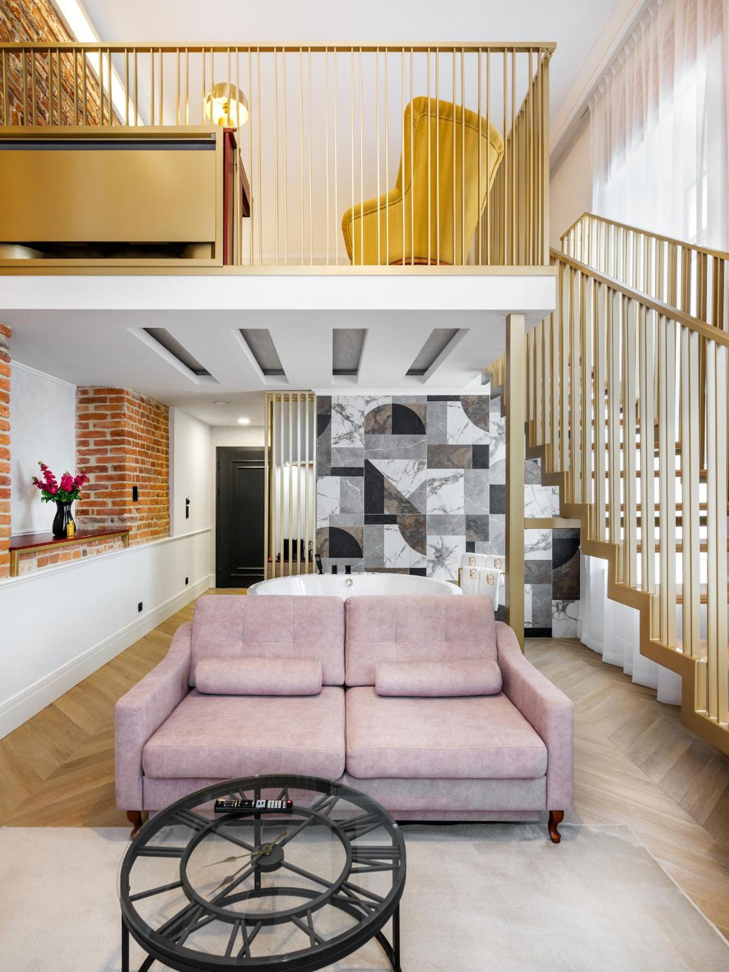 Hotel Golden Queen
