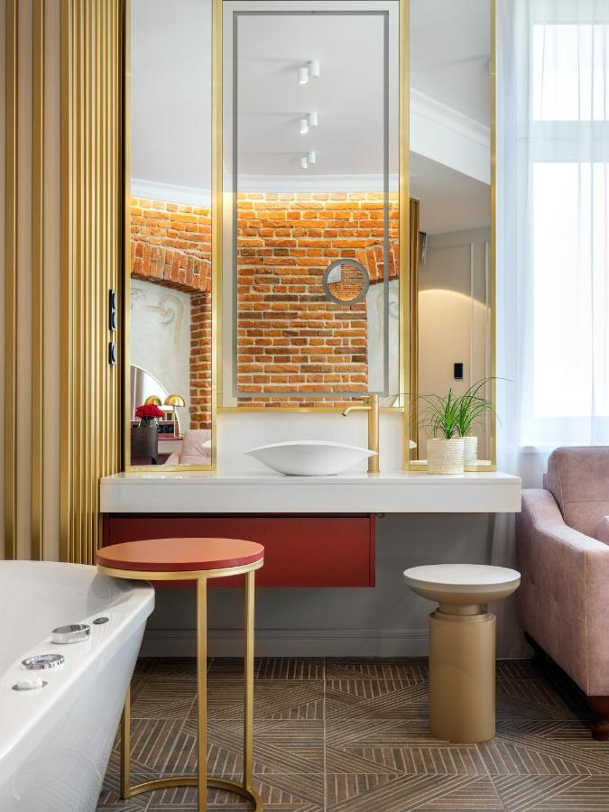 Golden Queen Hotel